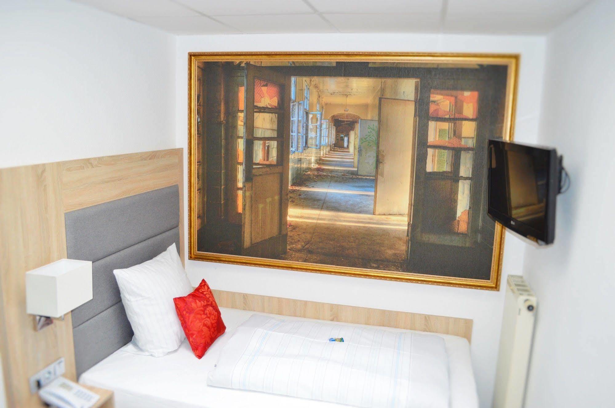 דארמשטאדט Pallas Hotel מראה חיצוני תמונה